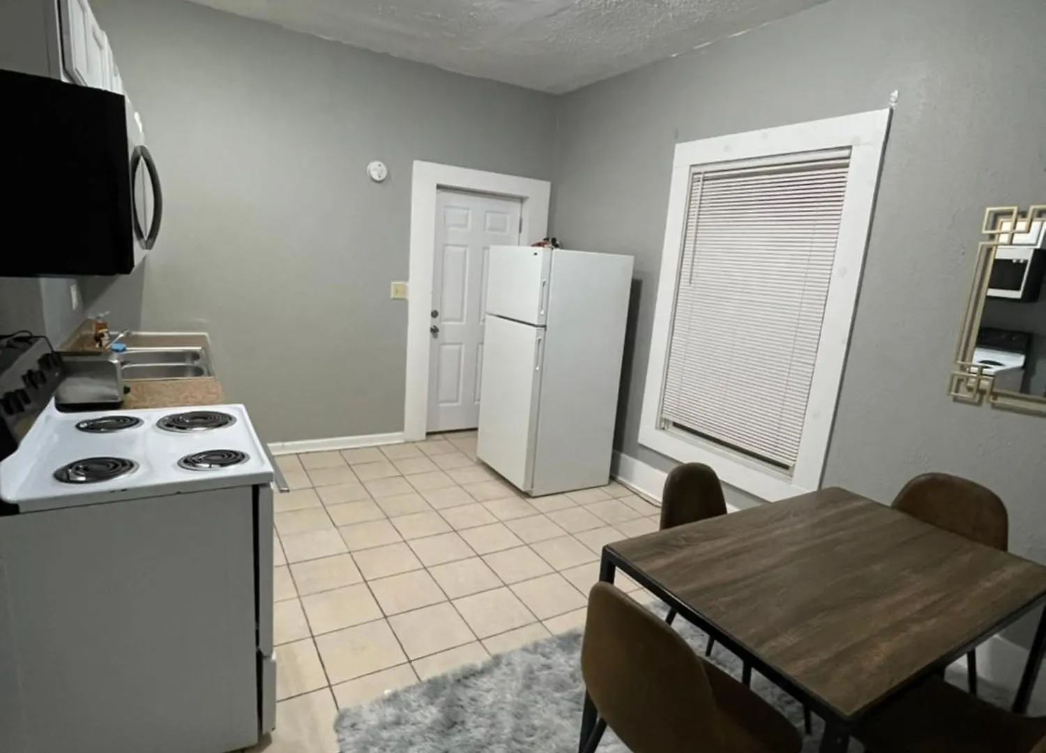Chic Contemporary & Spacious 3Br Townhome كولومبوس بيت للعطل